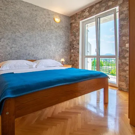 Petracie * Drvenik (Split-Dalmatia)